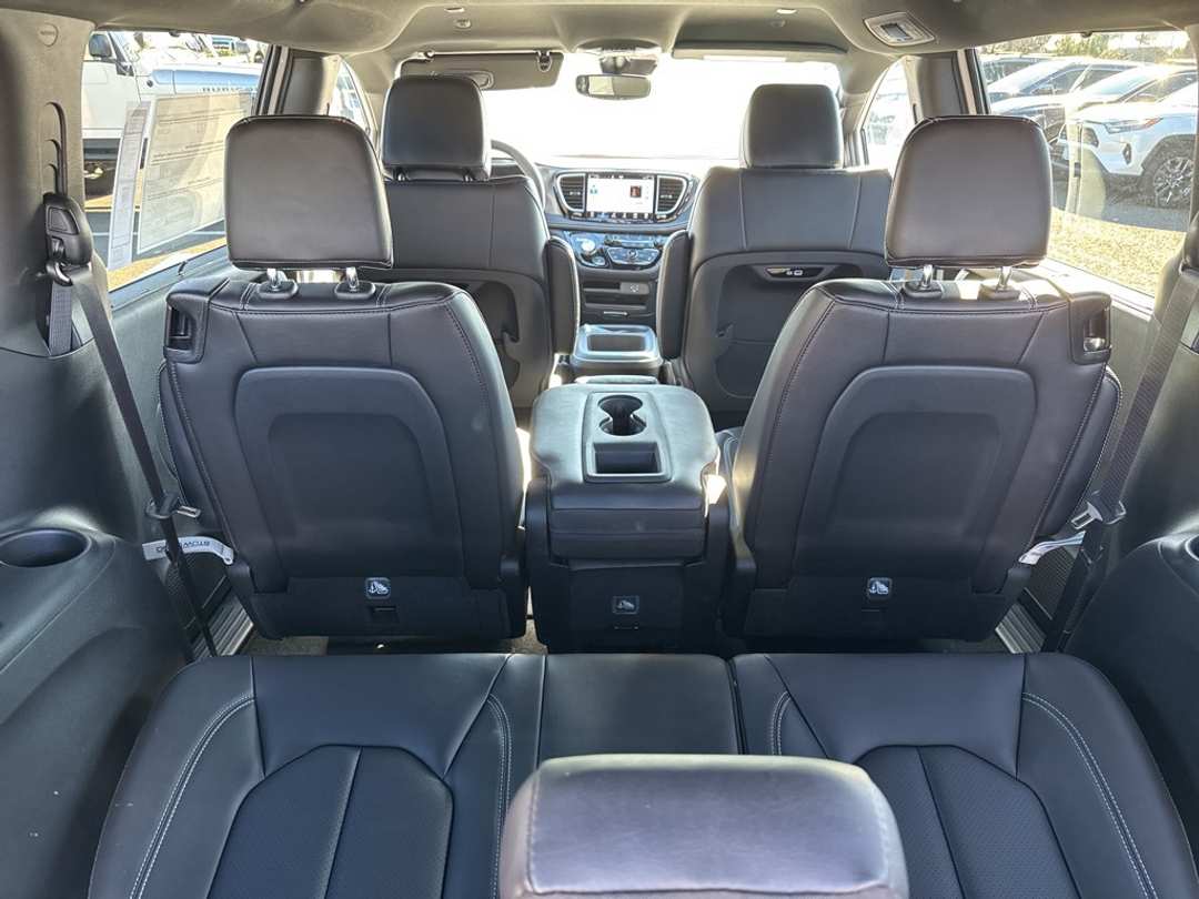 2026 Chrysler Pacifica Select - Image 28