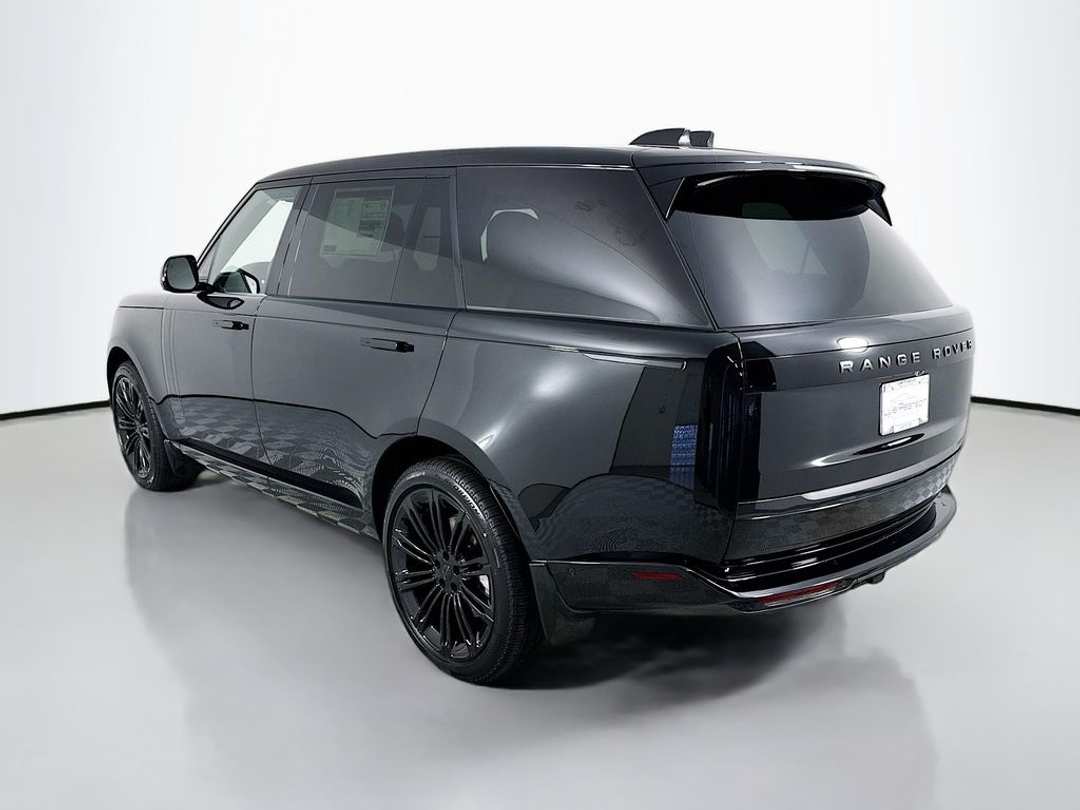 2026 Land Rover Range Rover SE - Image 3