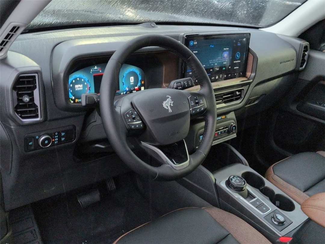 2025 Ford Bronco Sport Outer Banks - Image 12