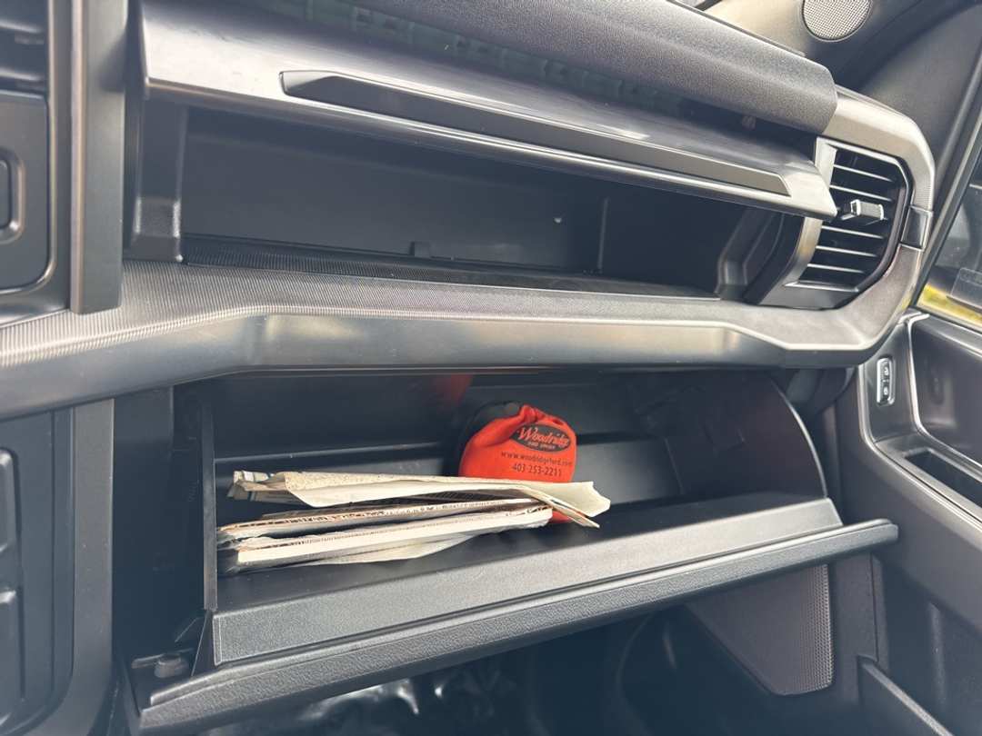 2025 Ford F-150 Lariat - Image 34