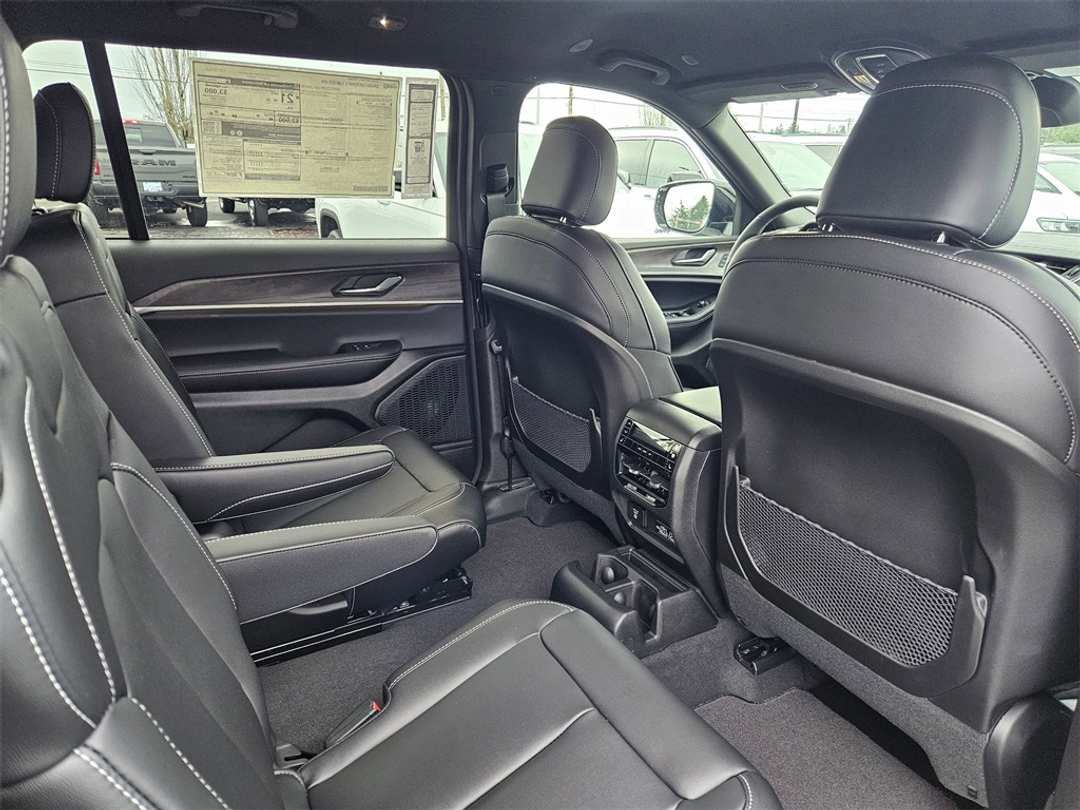 2025 Jeep Grand Cherokee L Limited - Image 36