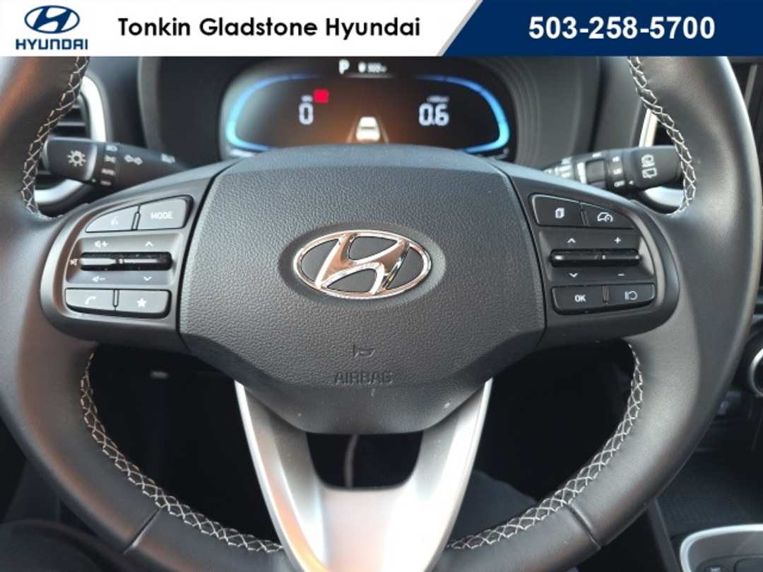 2025 Hyundai Venue SEL - Image 15