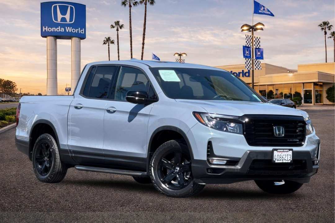 2023 Honda Ridgeline Black Edition - Image 2