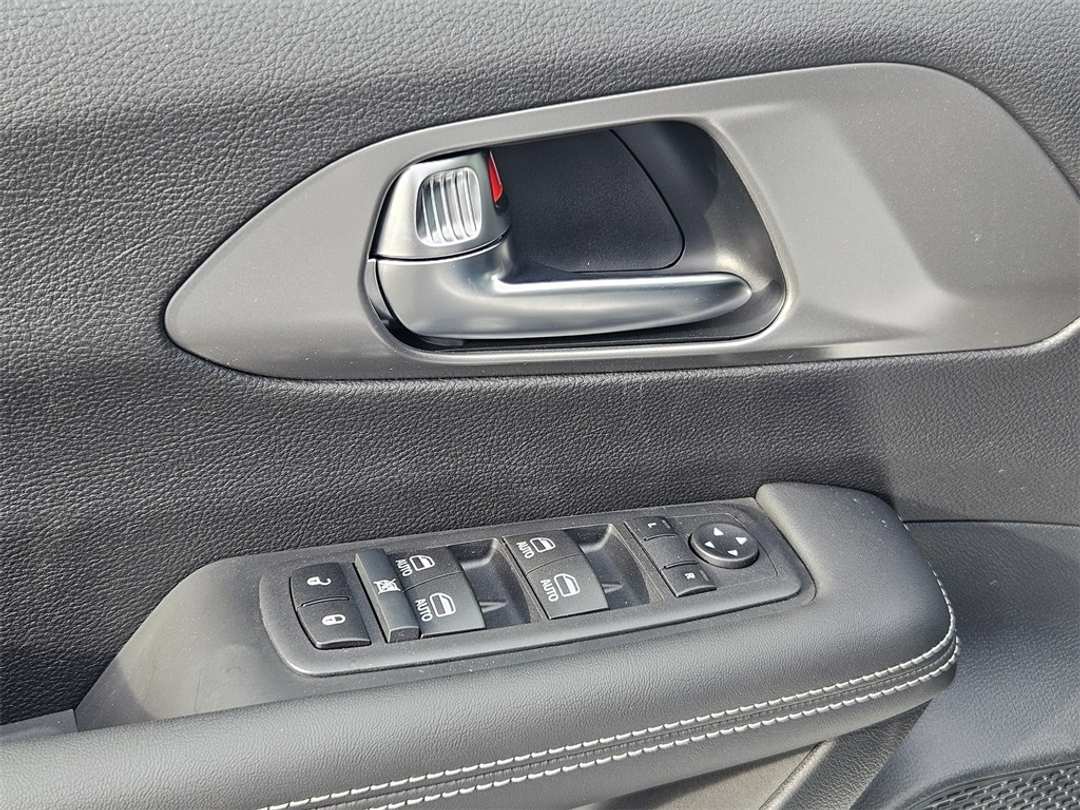 2026 Chrysler Voyager LX - Image 11