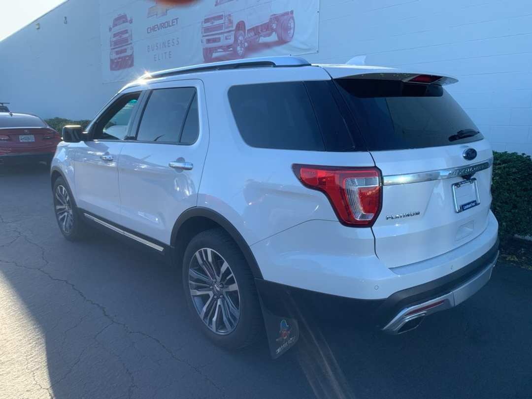 2017 Ford Explorer Platinum - Image 3