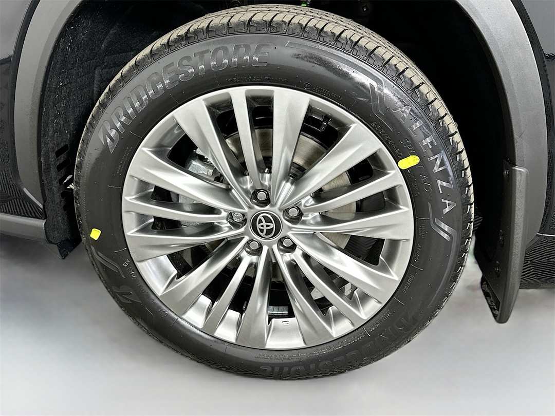 2026 Toyota Highlander Platinum - Image 34