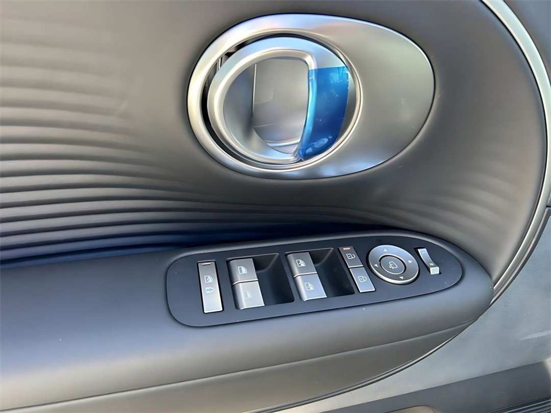 2026 Hyundai Ioniq 9 SEL - Image 9
