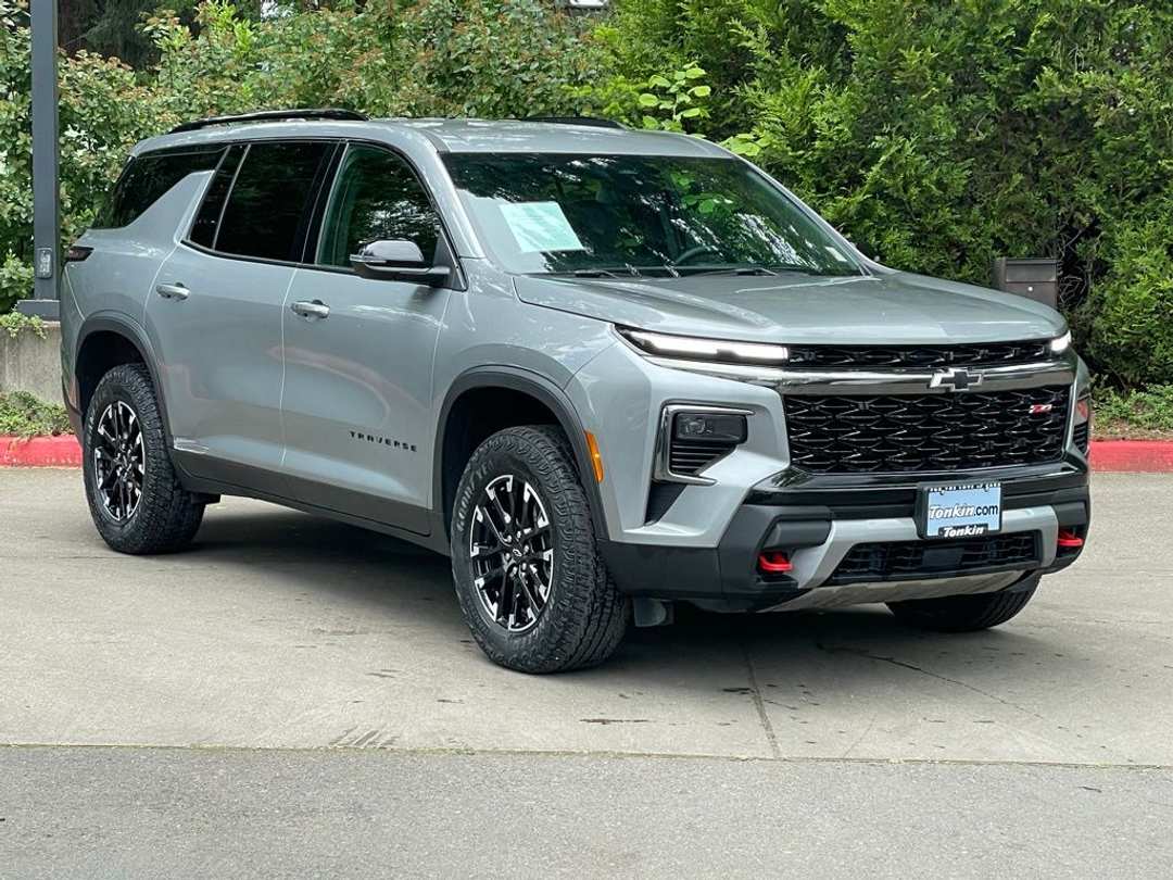 2025 Chevrolet Traverse Z71 - Image 2