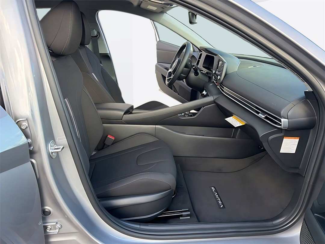 2026 Hyundai Elantra Blue - Image 10