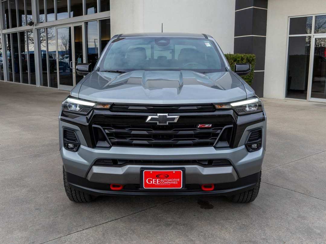 2024 Chevrolet Colorado Z71 - Image 2