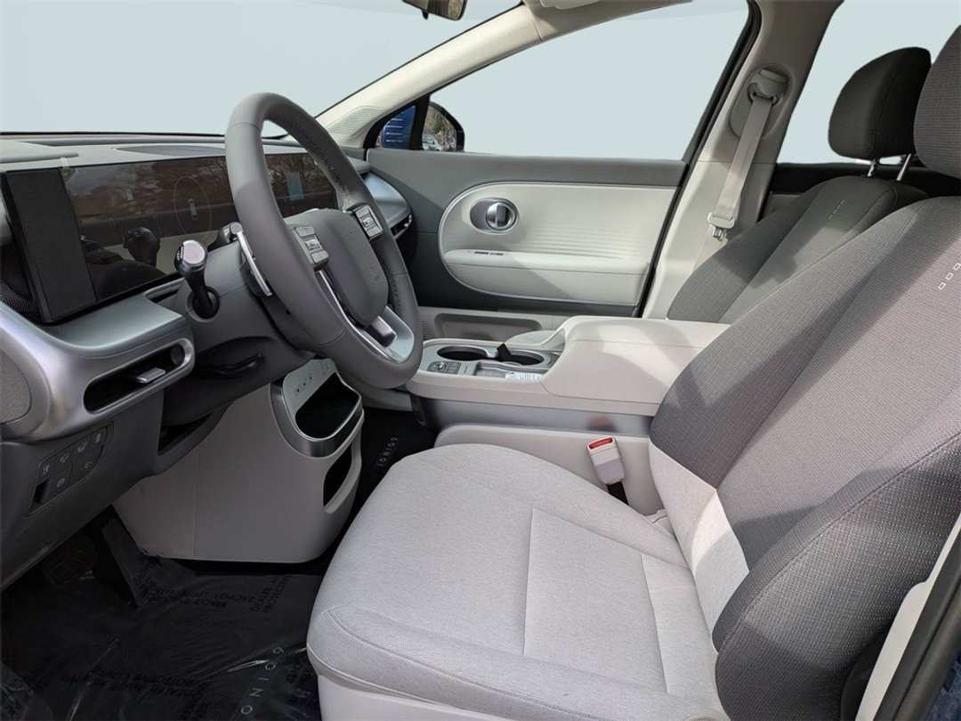 2026 Hyundai Ioniq 9 SE - Image 13