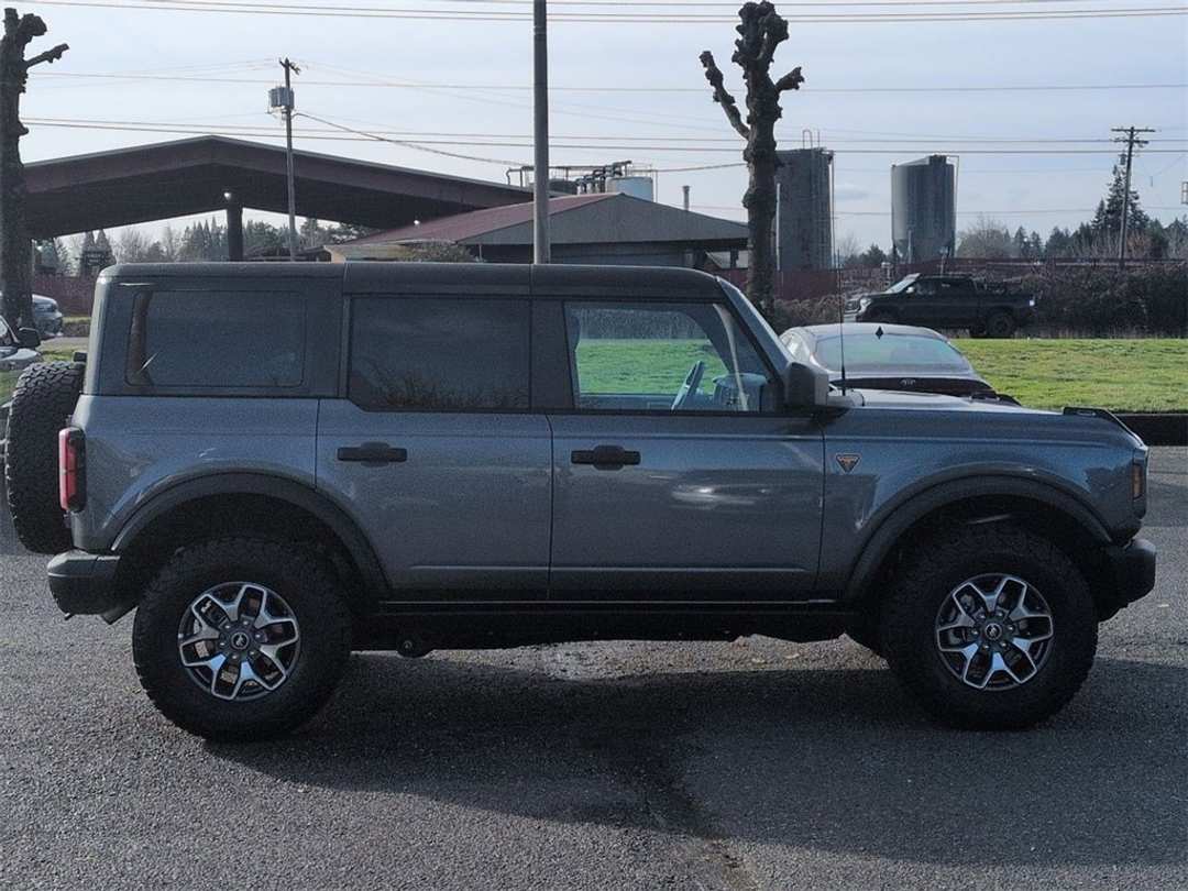 2025 Ford Bronco Badlands - Image 6