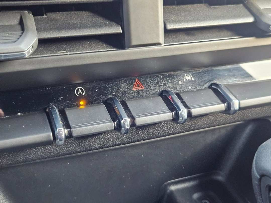 2024 Chevrolet Colorado Work - Image 23