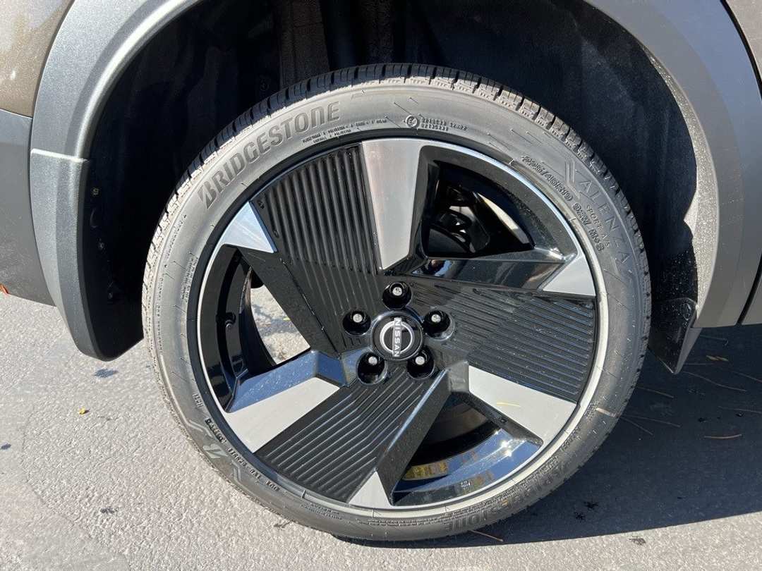 2026 Nissan Kicks SR - Image 8