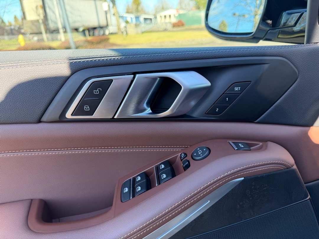 2023 BMW X5 xDrive45e - Image 13