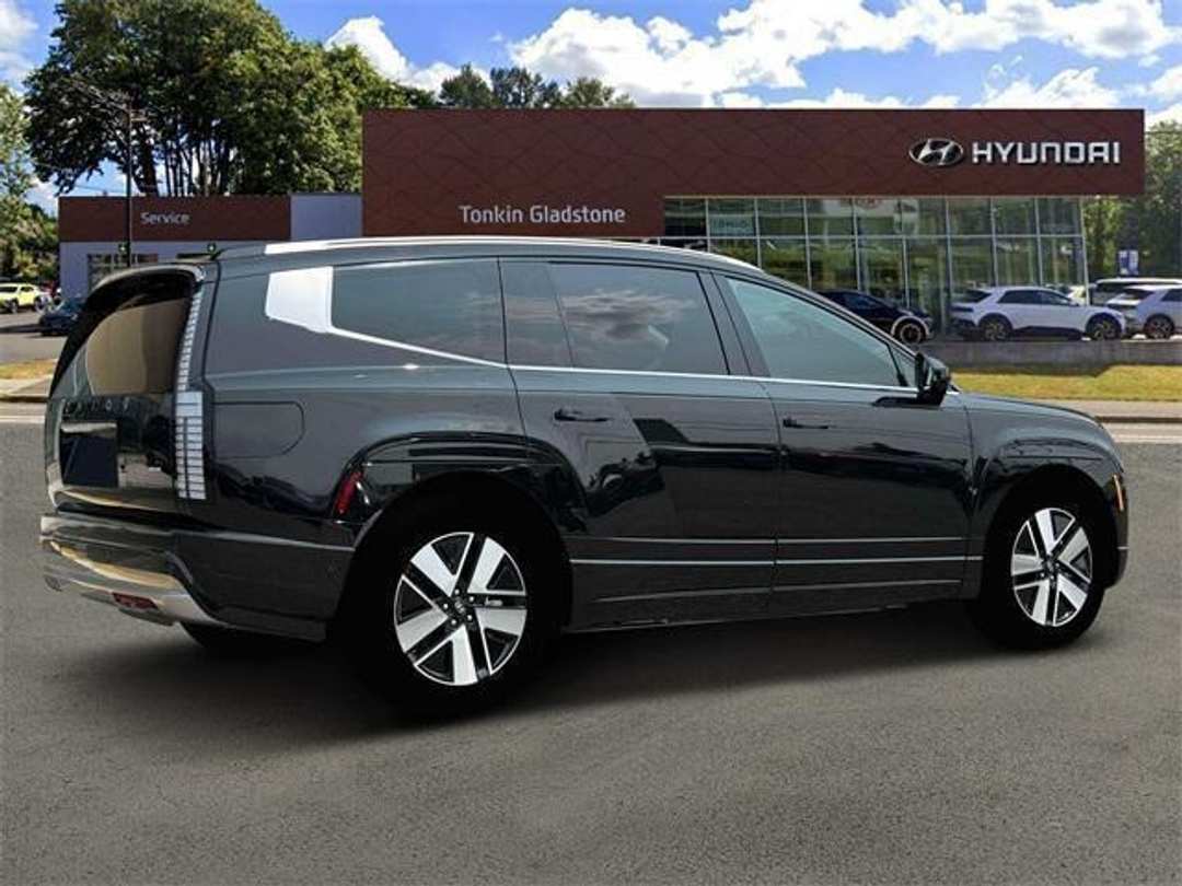 2026 Hyundai Ioniq 9 SEL - Image 8