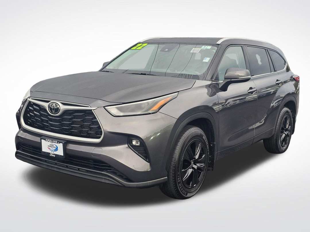 2022 Toyota Highlander XLE - Image 3