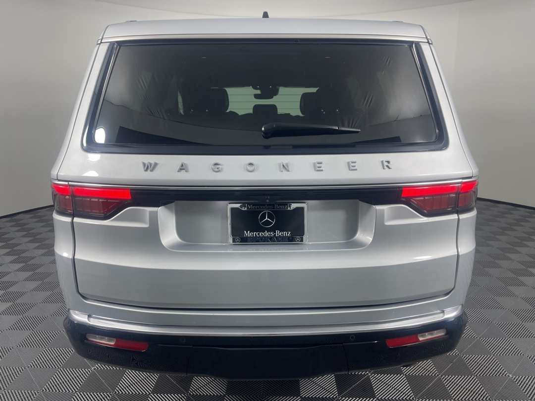 2024 Jeep Wagoneer - Image 11
