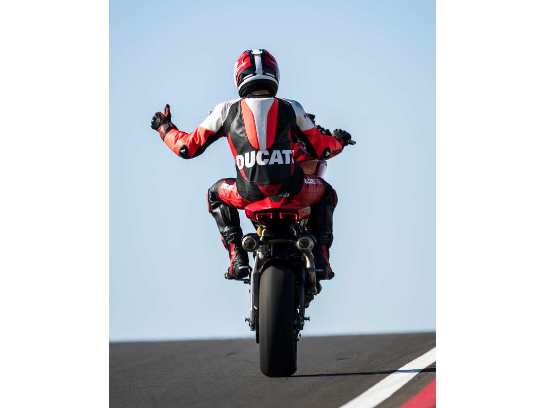 2026 Ducati Streetfighter V2 S - Image 15