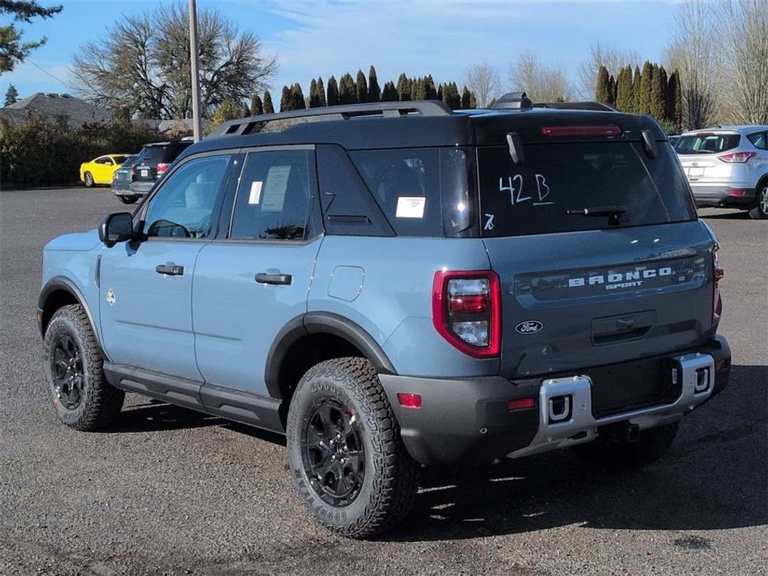2026 Ford Bronco Sport Outer Banks - Image 3