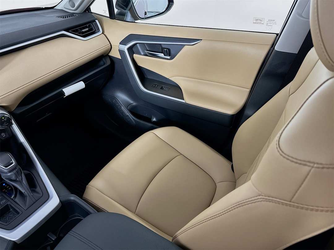 2025 Toyota Rav4 XLE Premium - Image 25