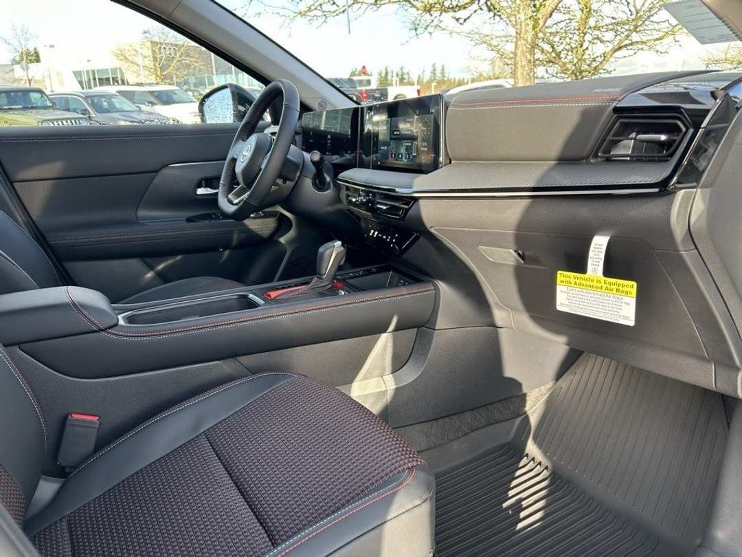 2025 Nissan Kicks SR - Image 25