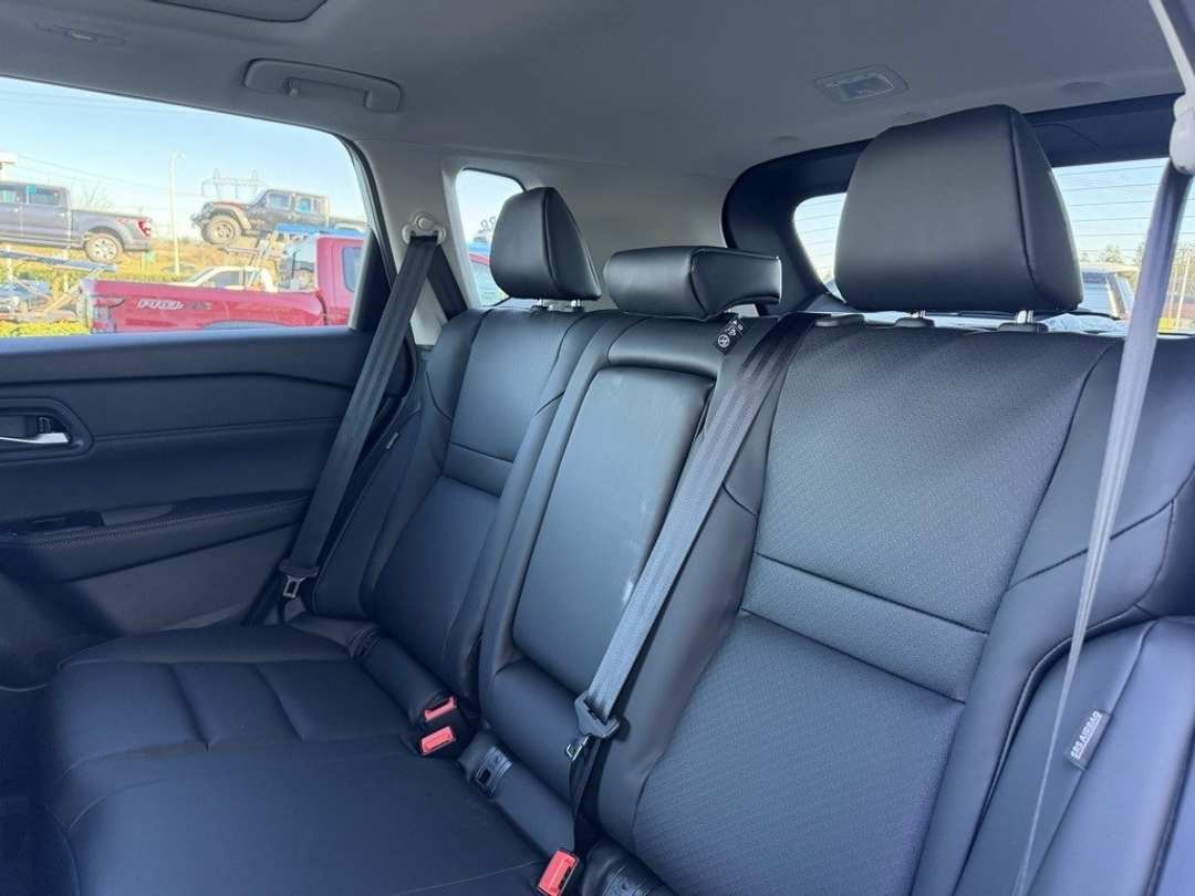 2026 Nissan Rogue Dark Armor - Image 31