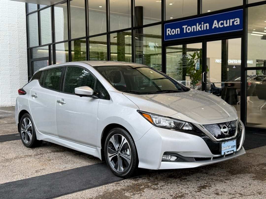 2021 Nissan LEAF SV - Image 2