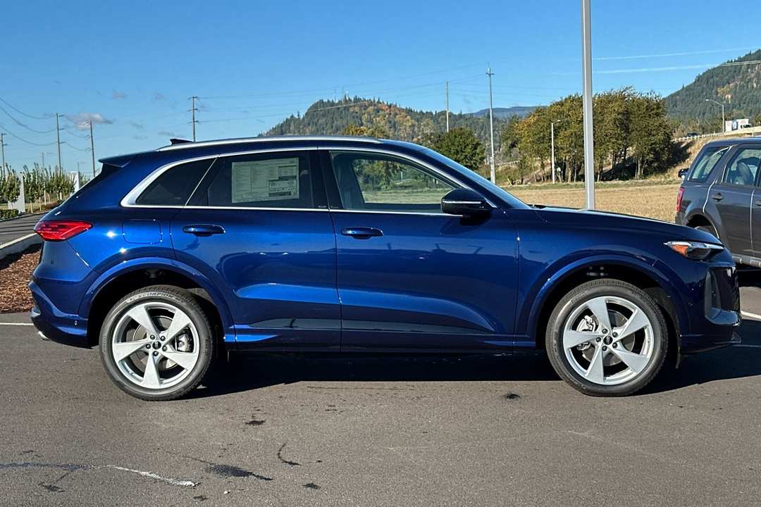 2025 Audi Q5 2.0T Premium Plus - Image 2
