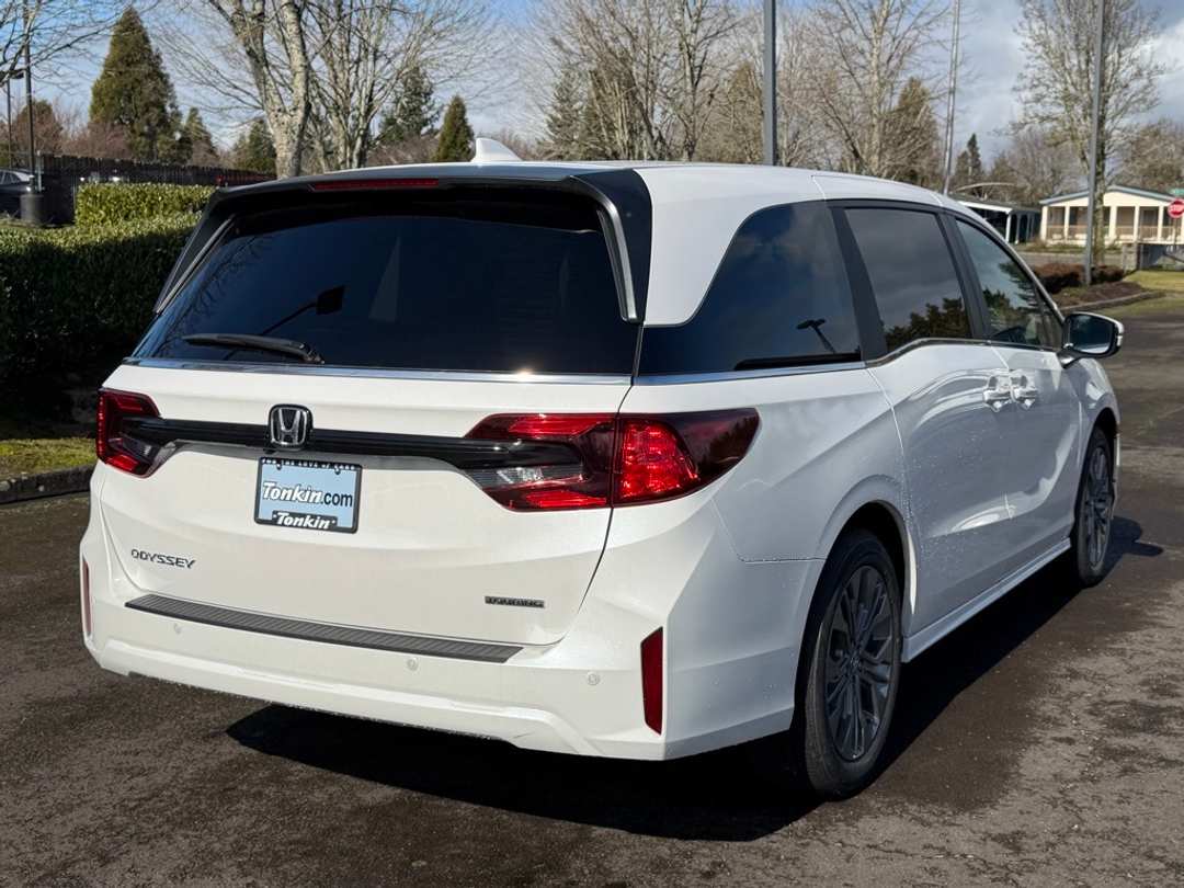 2026 Honda Odyssey Touring - Image 8