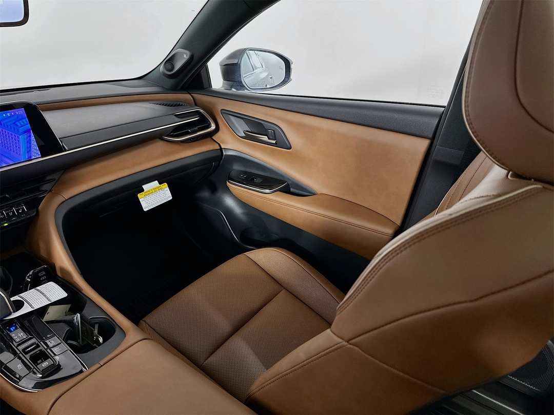 2025 Toyota Crown Signia Limited - Image 25