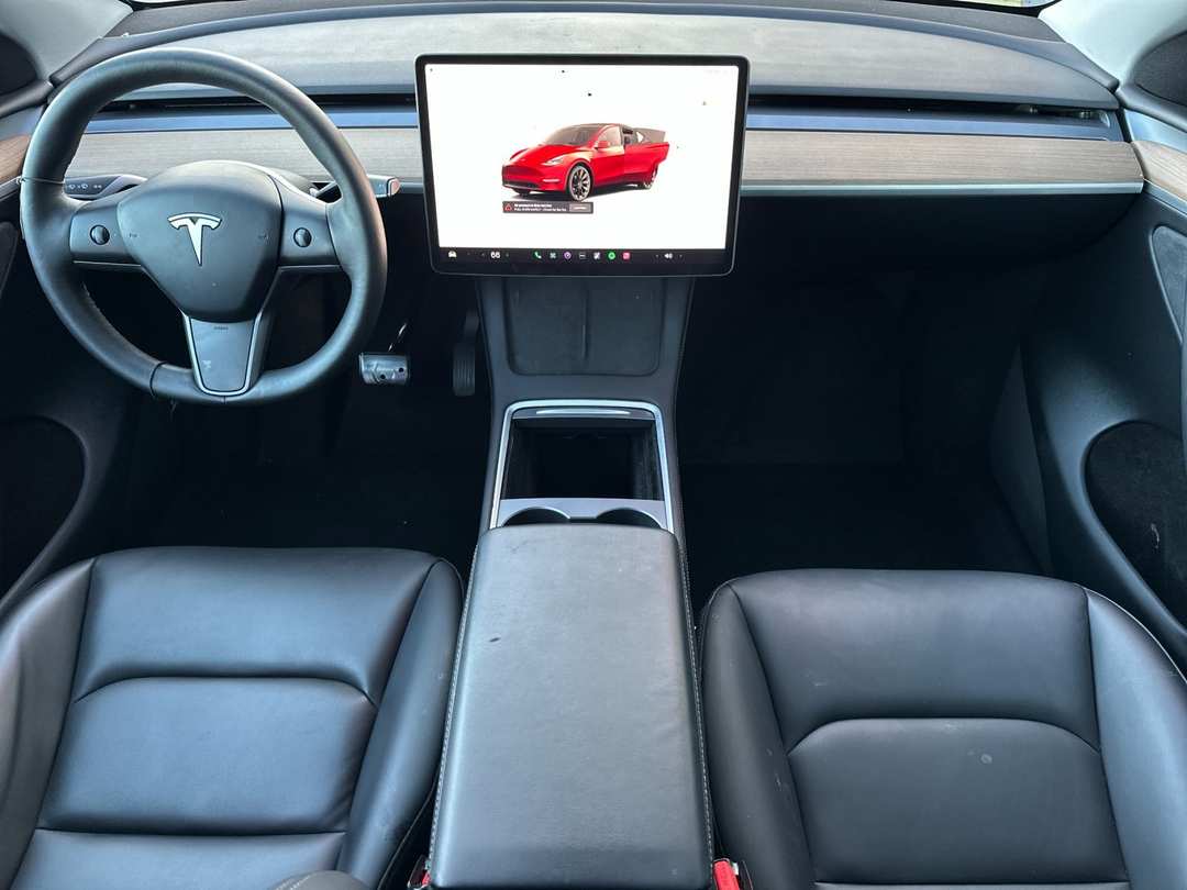 2023 Tesla Model Y Long Range - Image 12