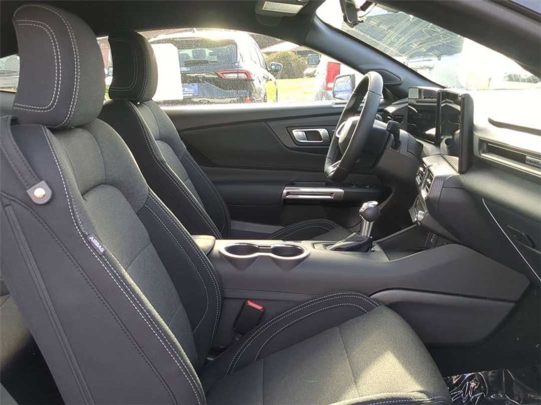 2026 Ford Mustang EcoBoost - Image 28