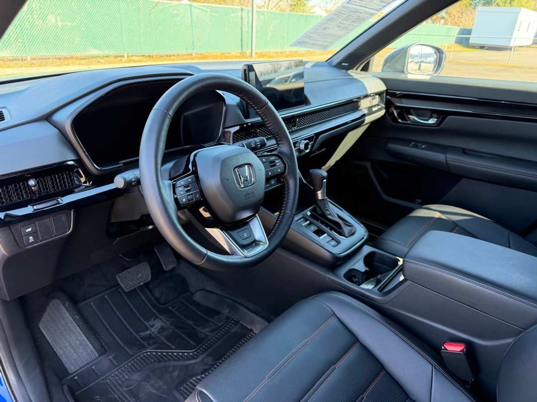 2025 Honda CR-V Sport Touring - Image 17
