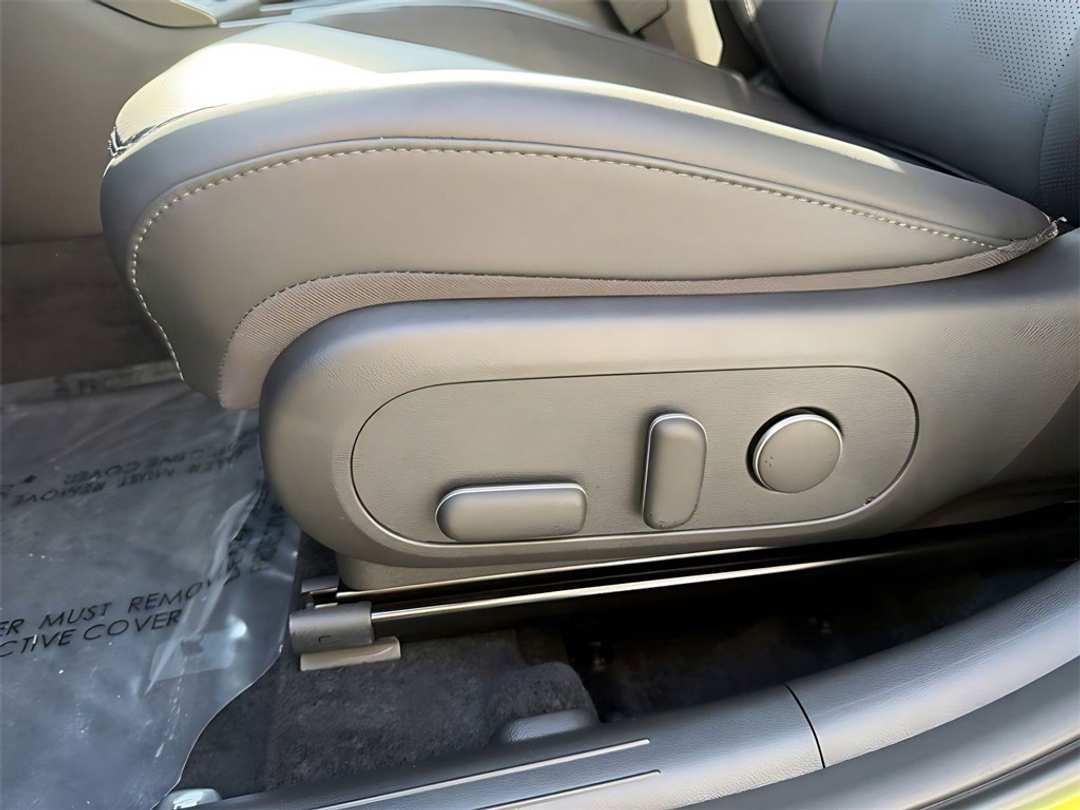 2026 Hyundai Kona SEL Premium - Image 13