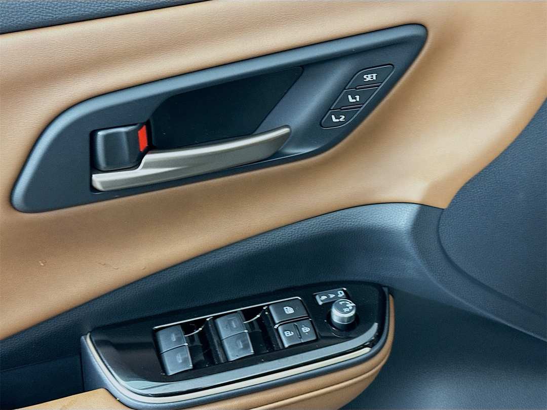 2026 Toyota Crown Signia Limited - Image 18