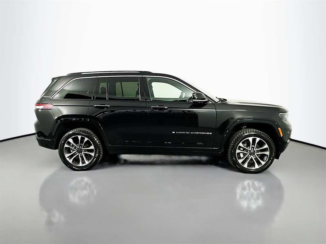 2022 Jeep Grand Cherokee Overland - Image 8