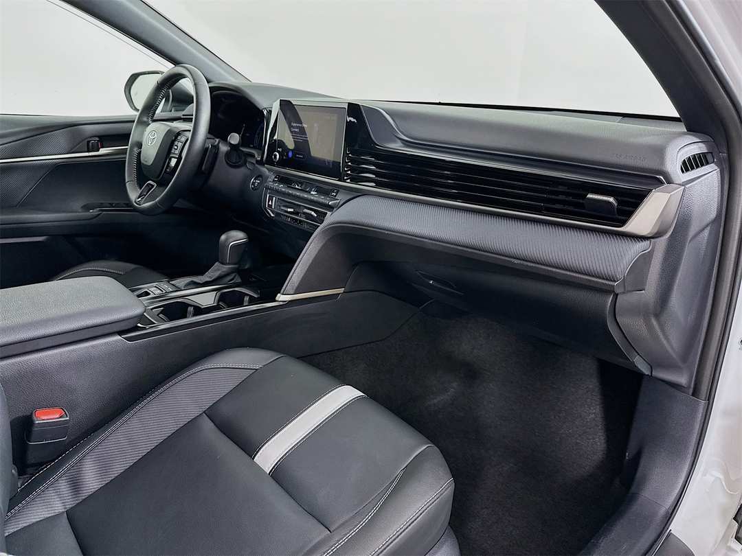 2025 Toyota Camry SE - Image 28