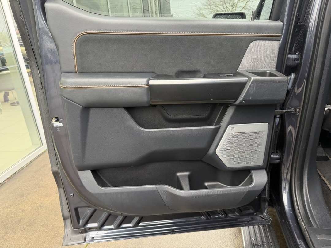 2022 Ford F-150 Platinum - Image 31