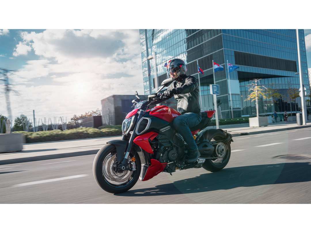 2026 Ducati Diavel V4 - Image 25