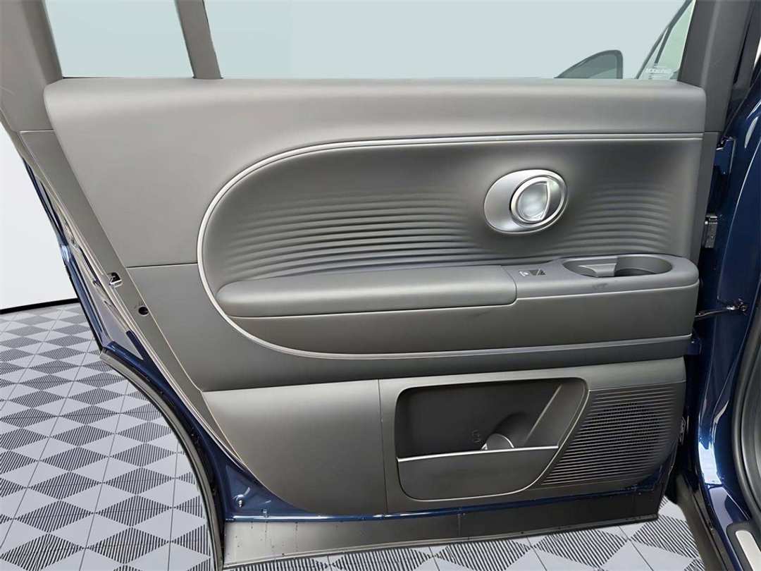 2026 Hyundai Ioniq 9 SEL - Image 29