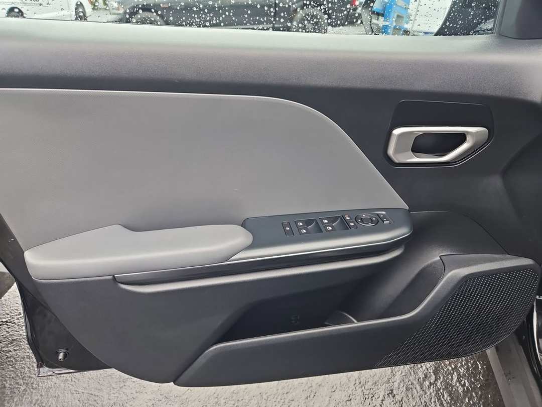 2025 Kia K4 LXS - Image 10