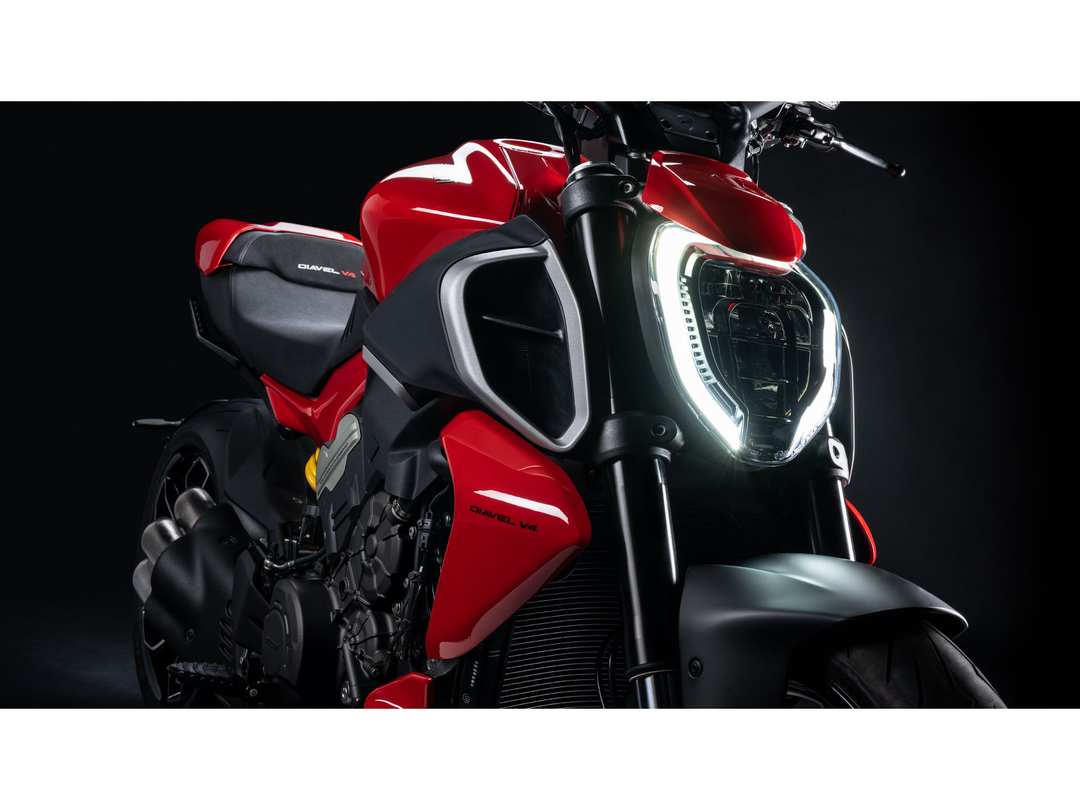 2026 Ducati Diavel V4 - Image 21