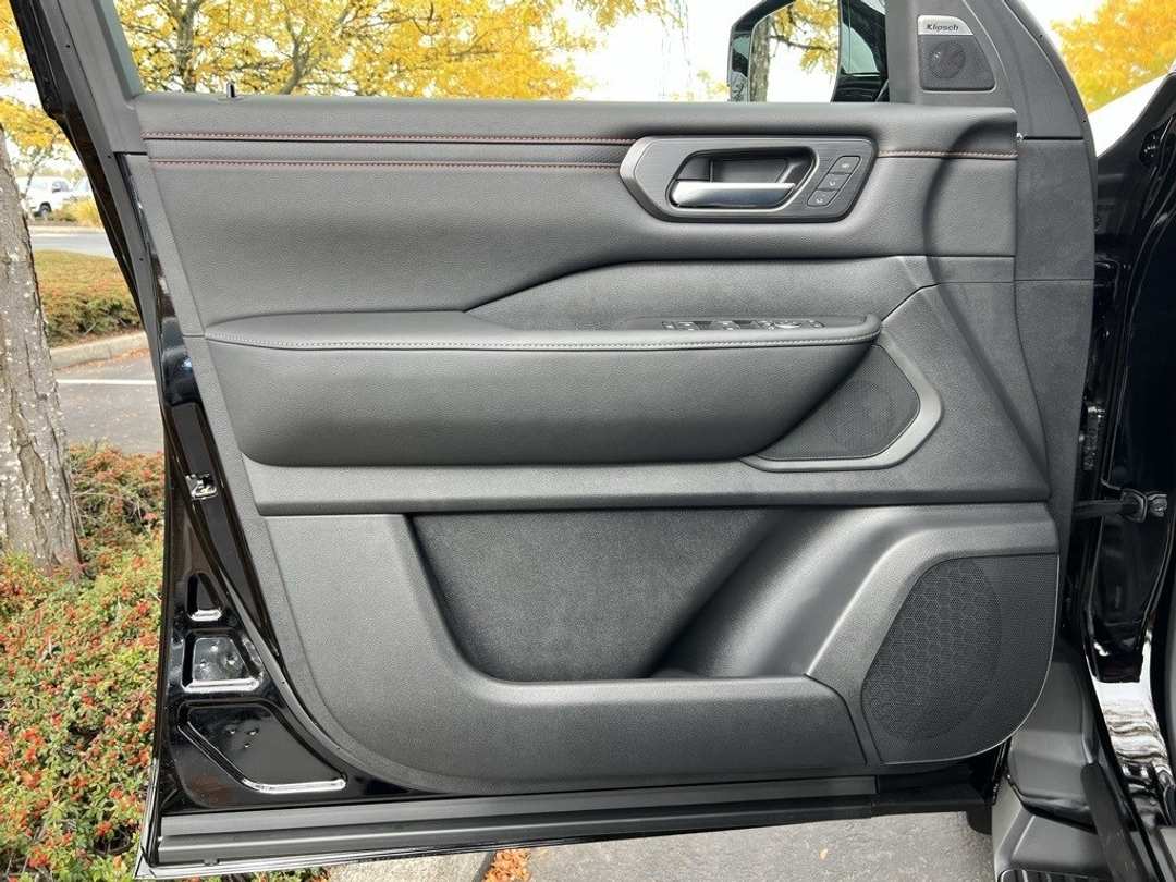 2026 Nissan Armada PRO4X - Image 10