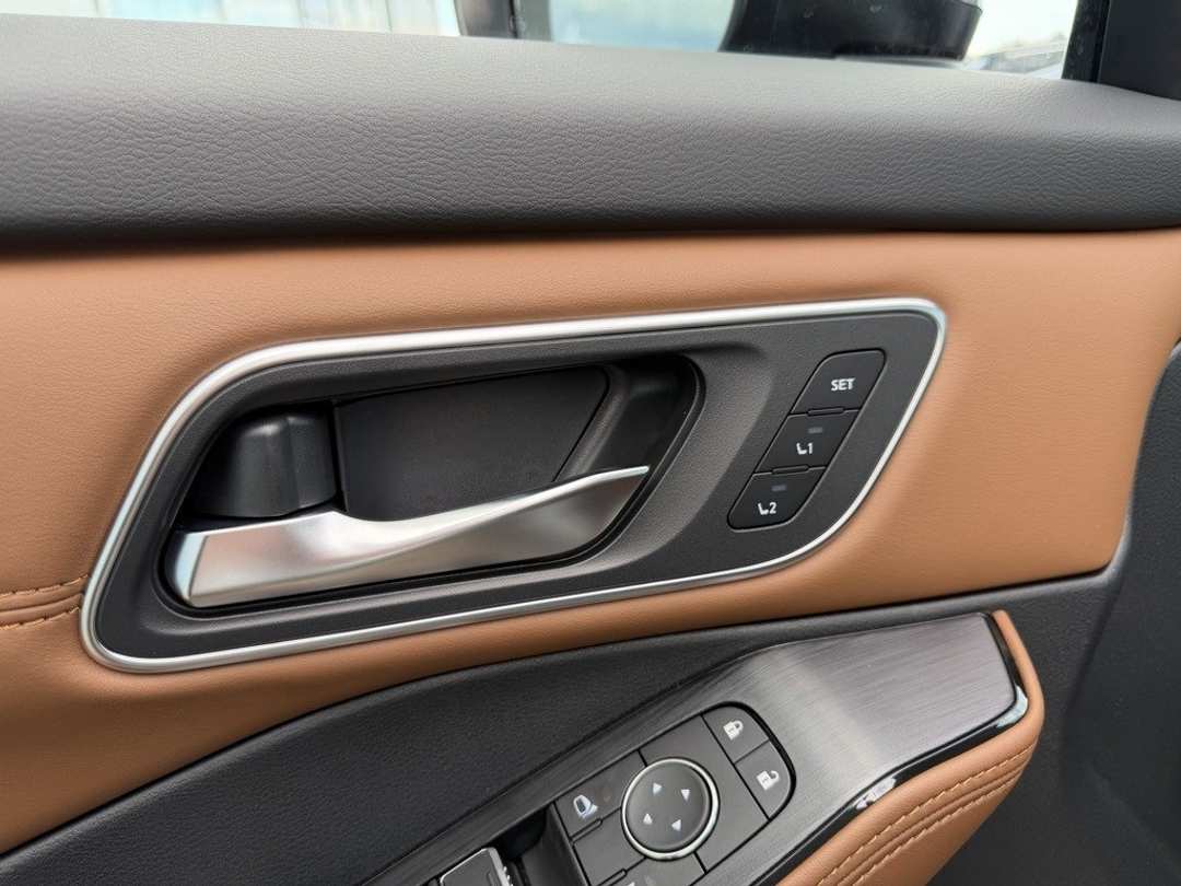 2026 Nissan Rogue Platinum - Image 12