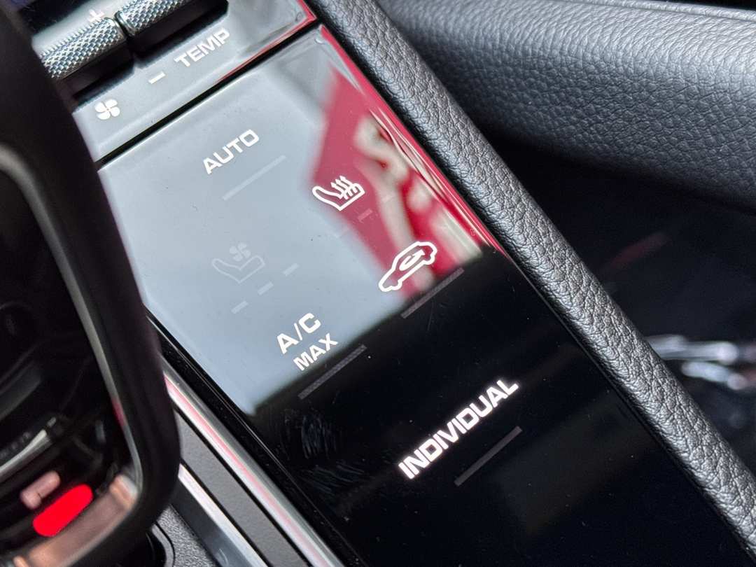 2023 Porsche Cayenne Platinum Edition - Image 20