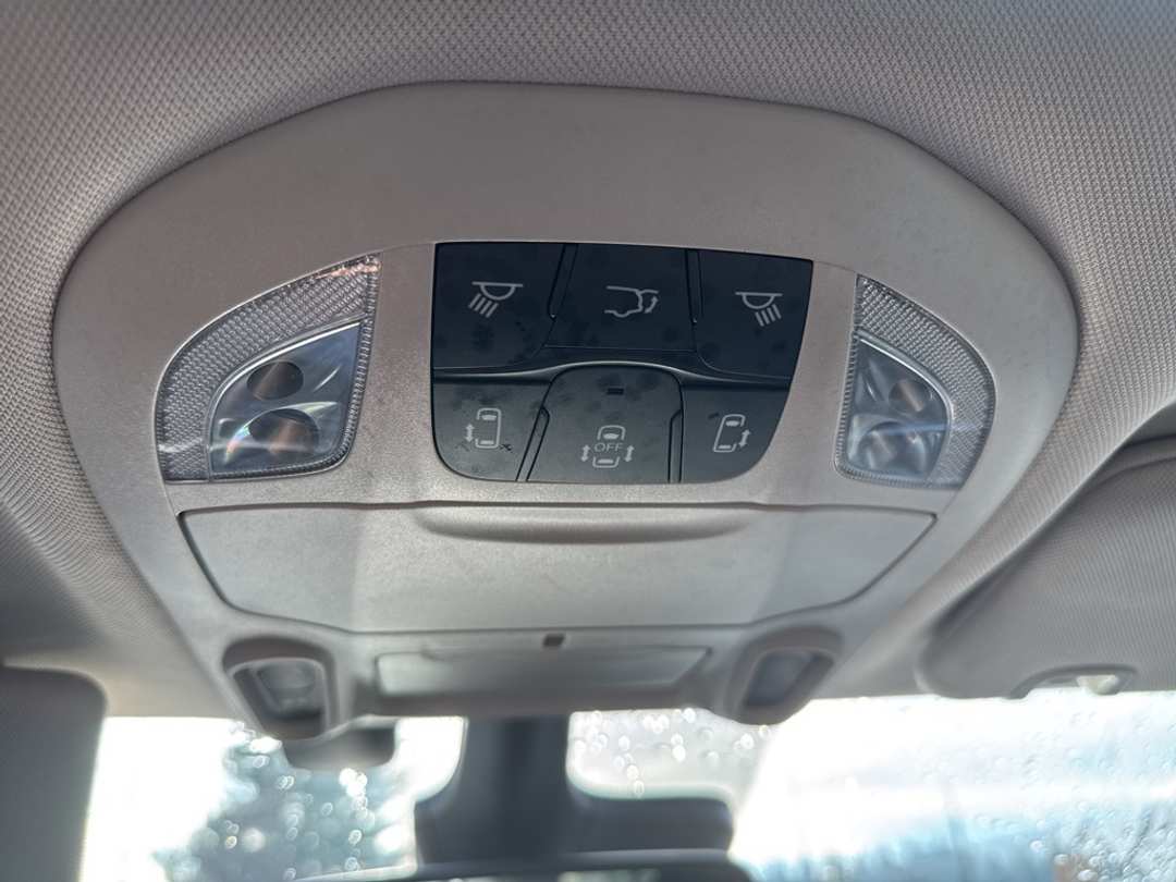 2022 Chrysler Pacifica Limited - Image 15