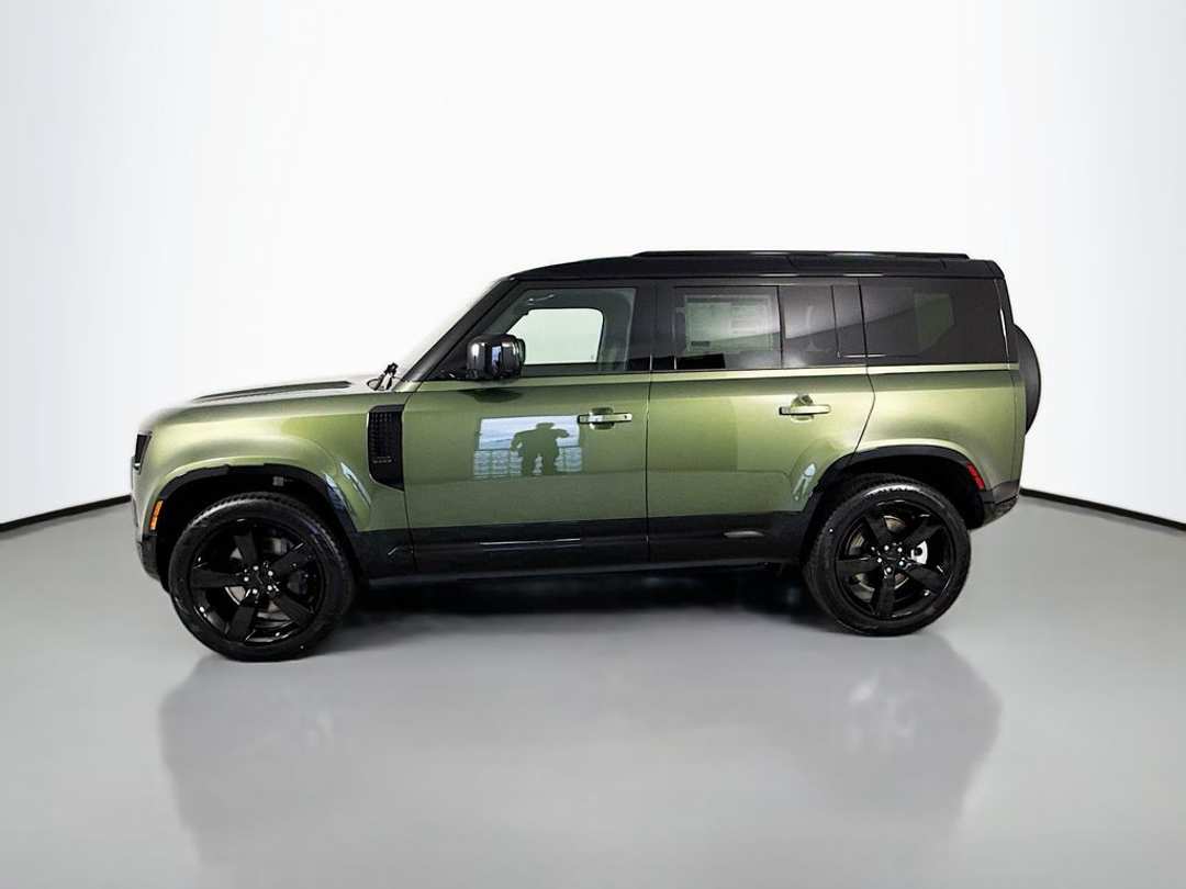 2026 Land Rover Defender 110 XDynamic SE - Image 2