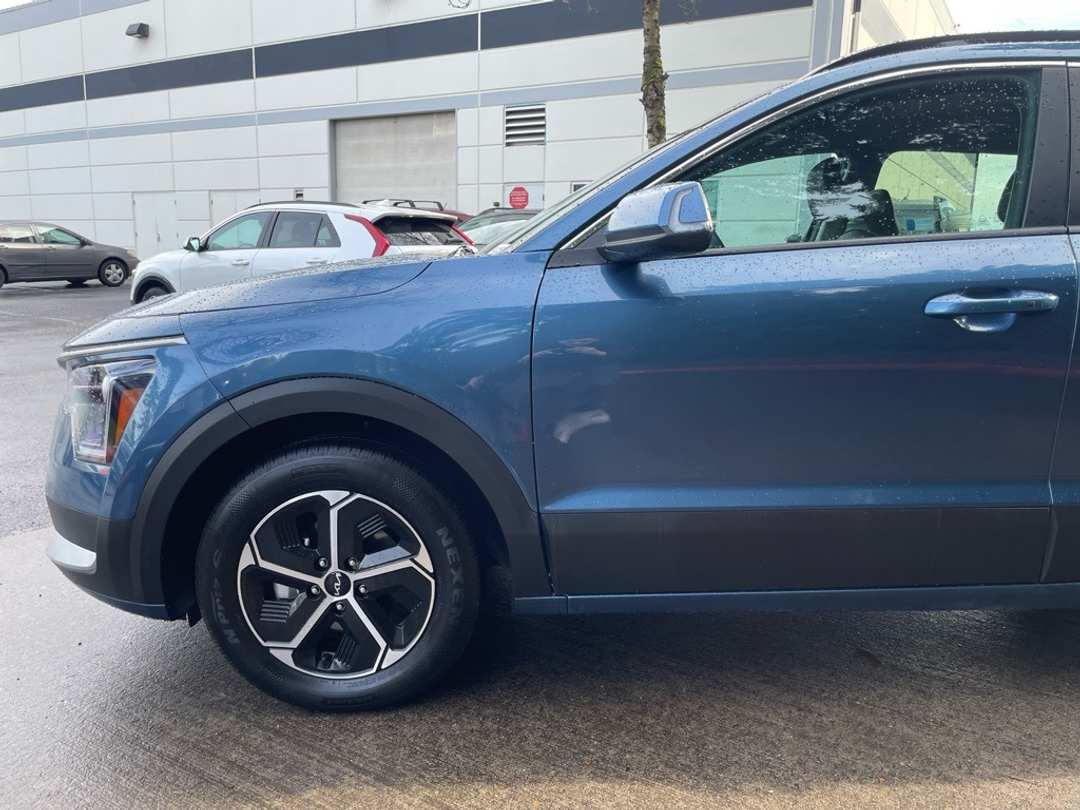 2025 Kia Niro EX - Image 8