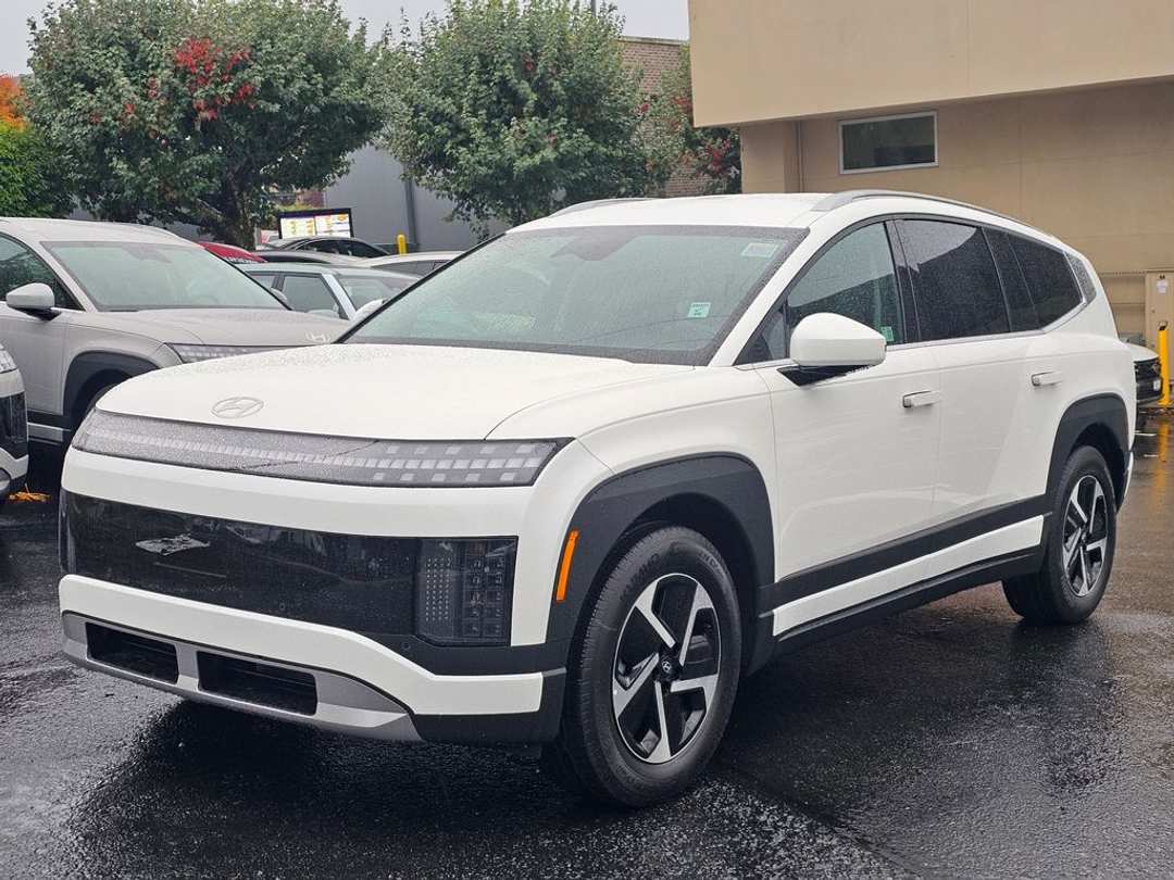 2026 Hyundai Ioniq 9 SE - Image 3